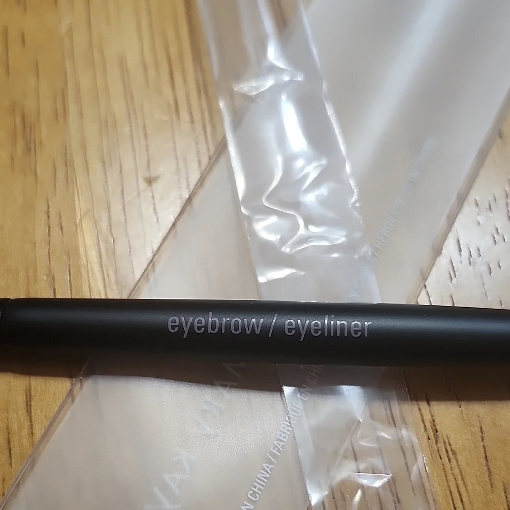 Black Dual-Ended Eyebrow Eye liner Brush, brand new in plastic case